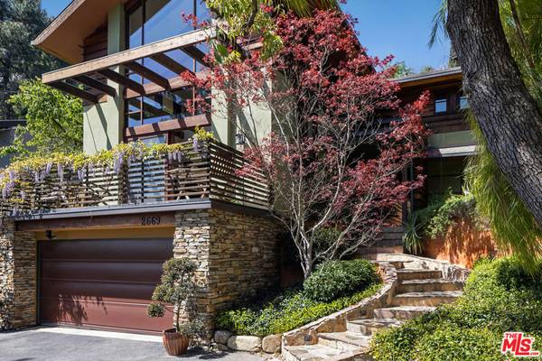 Los Angeles, CA 90046,2669 Harlesden CT