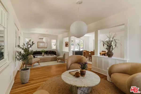 Los Angeles, CA 90004,637 N Mariposa AVE
