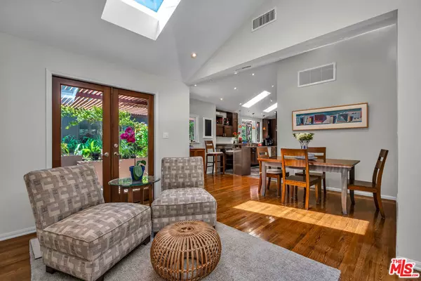 Los Angeles, CA 90068,3275 Dos Palos DR