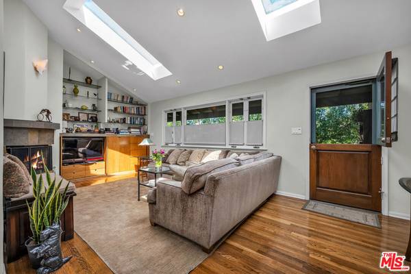 Los Angeles, CA 90068,3275 Dos Palos DR