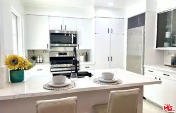 Sherman Oaks, CA 91403,15218 Dickens ST #7