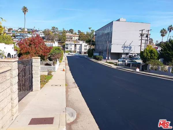 Playa Del Rey, CA 90293,415 Campdell ST