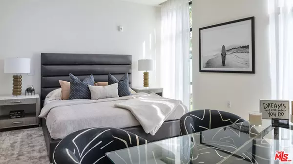 Beverly Hills, CA 90210,425 N Palm DR #104