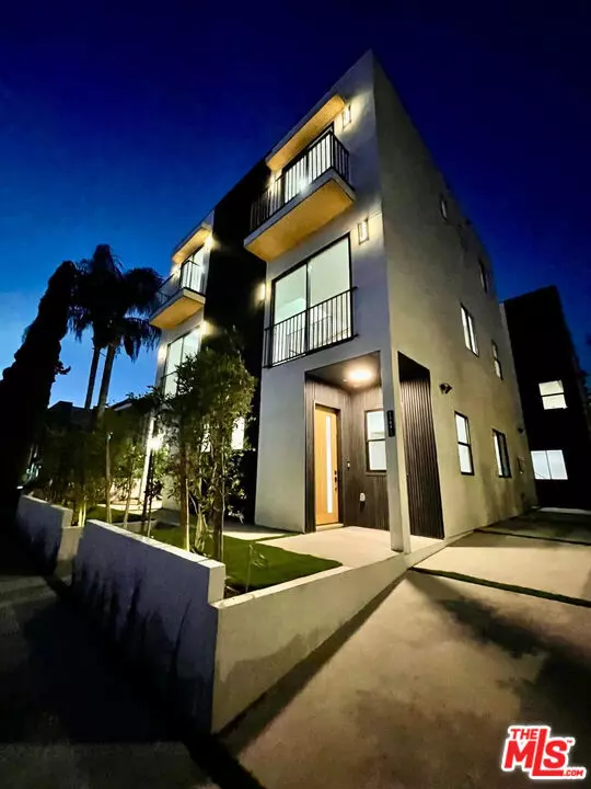 Sherman Oaks, CA 91401,13843 Burbank BLVD