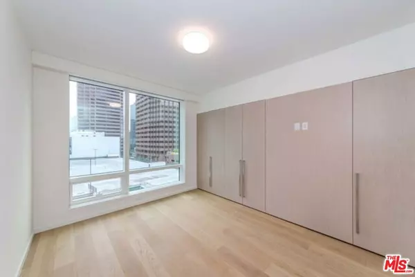 Los Angeles, CA 90017,877 Francisco ST #708