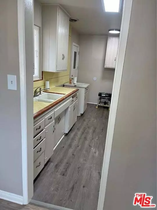 Inglewood, CA 90303,10613 Crenshaw BLVD #1