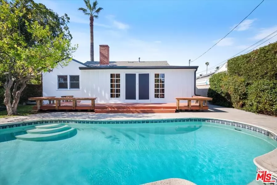 12848 Tiara ST, Valley Village, CA 91607