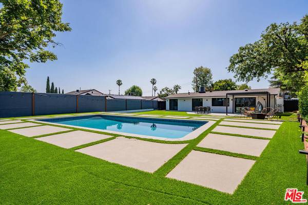 Woodland Hills, CA 91367,5835 Mcdonie AVE