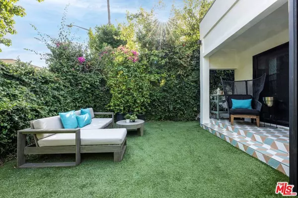 West Hollywood, CA 90048,8907 Rosewood AVE