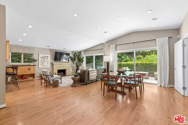 1585 Benedict Canyon DR, Beverly Hills, CA 90210