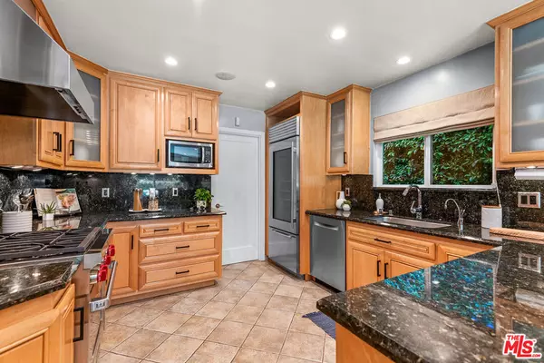 Beverly Hills, CA 90210,1585 Benedict Canyon DR