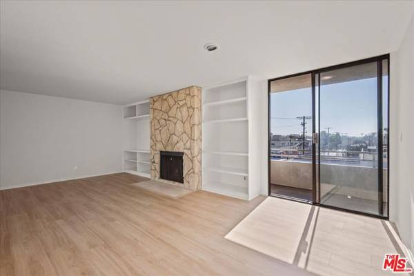 Pacific Palisades, CA 90272,15480 Antioch ST #306
