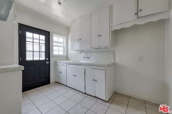 North Hollywood, CA 91601,11683 Chandler BLVD #11683 1/2