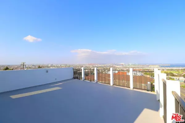 San Pedro, CA 90731,776 W 25th ST