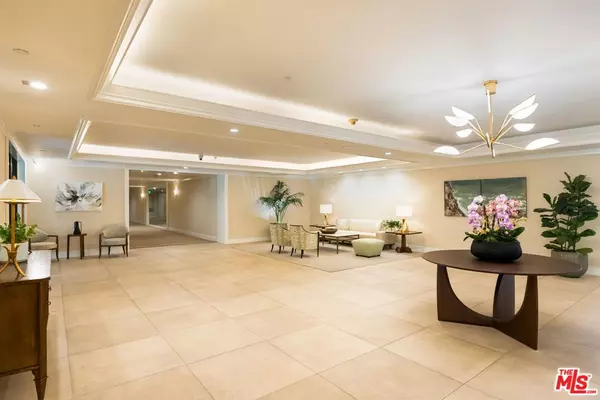 Beverly Hills, CA 90211,300 N Swall DR #353