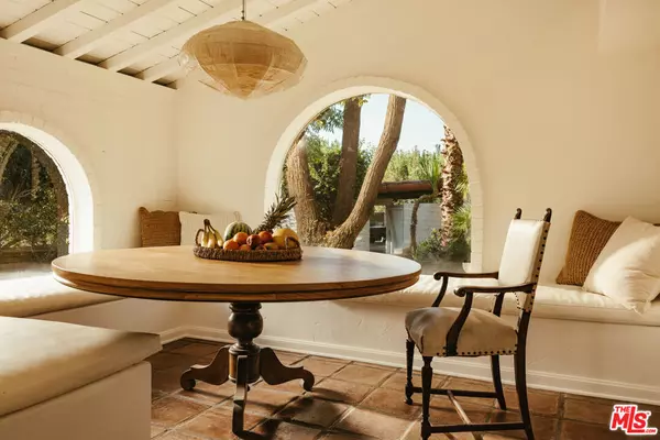 1907 S Mesa DR, Palm Springs, CA 92264
