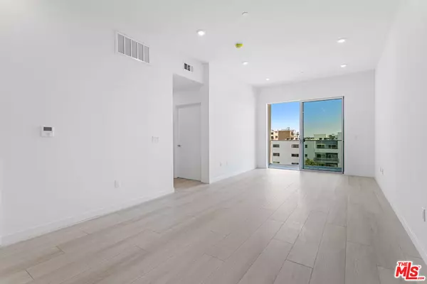 Los Angeles, CA 90025,1650 Sawtelle BLVD #303