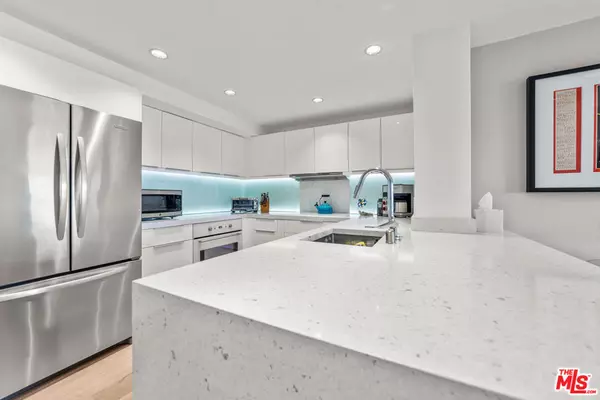Marina Del Rey, CA 90292,13700 Marina Pointe DR #1416