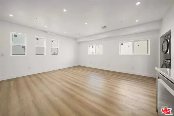 Los Angeles, CA 90038,910 N Hudson AVE #1/2