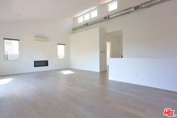 Los Angeles, CA 90039,2068 Cerro Gordo ST