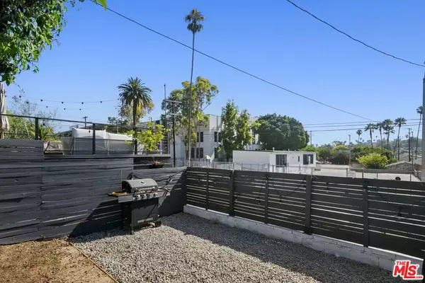 Los Angeles, CA 90042,5375 Raphael ST