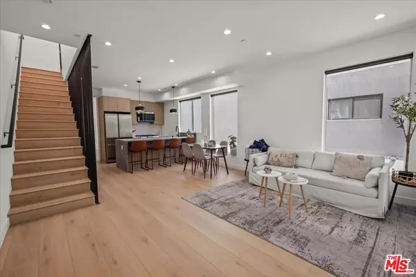 Los Angeles, CA 90038,849 N June ST