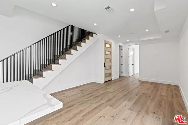 North Hollywood, CA 91601,10917 Hesby ST #2