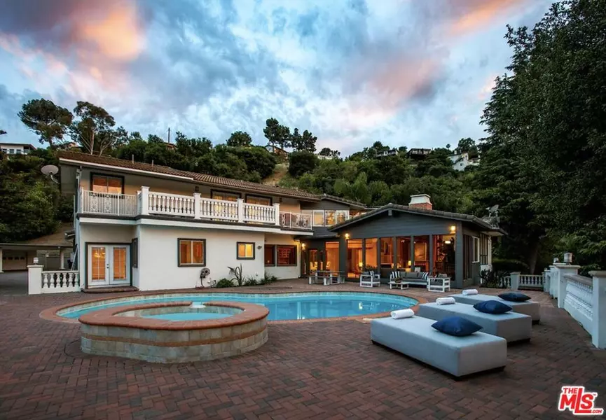 3200 Oakley DR, Los Angeles, CA 90068