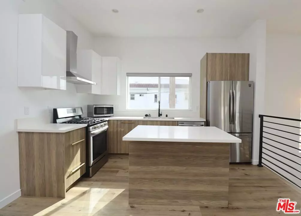 Los Angeles, CA 90019,4601 Pickford ST #4601