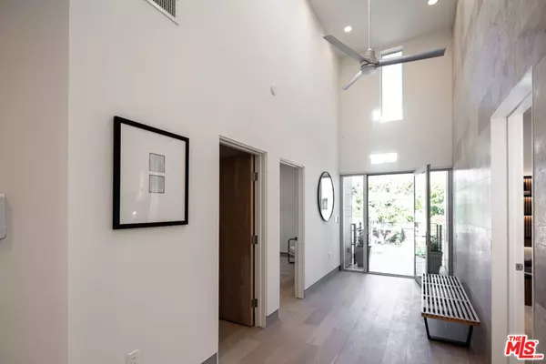 Los Angeles, CA 90064,10572 Putney RD