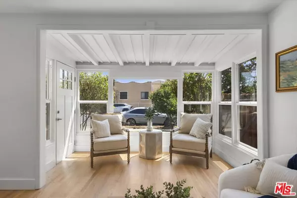 Los Angeles, CA 90018,3705 S St Andrews PL