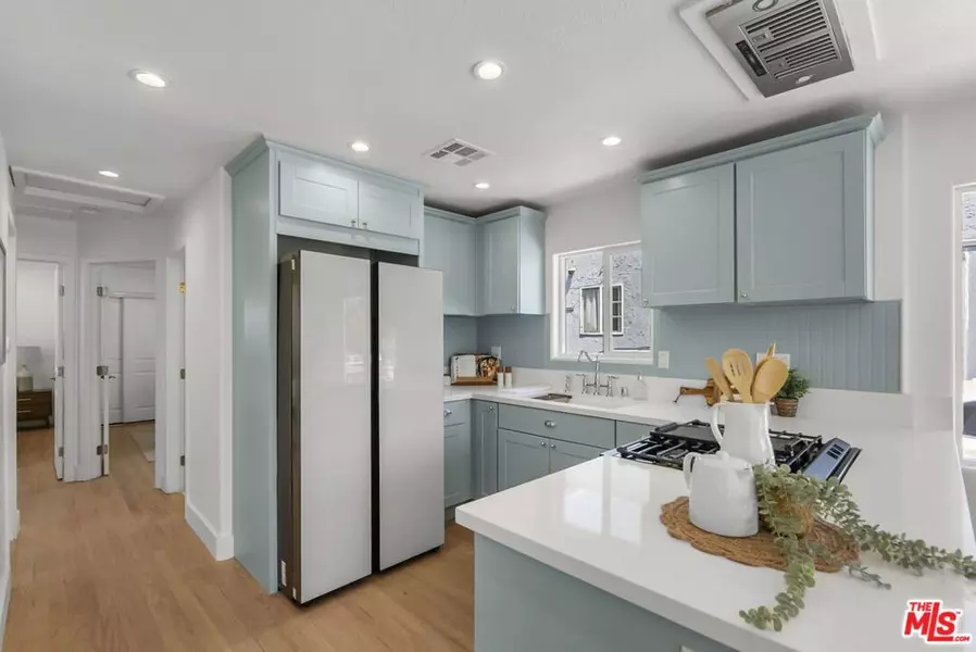 3705 S St Andrews PL, Los Angeles, CA 90018