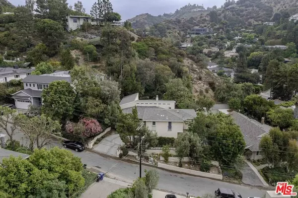 2250 Betty LN, Beverly Hills, CA 90210