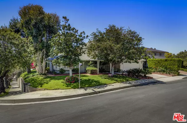 Los Angeles, CA 90027,5136 Los Bonitos WAY
