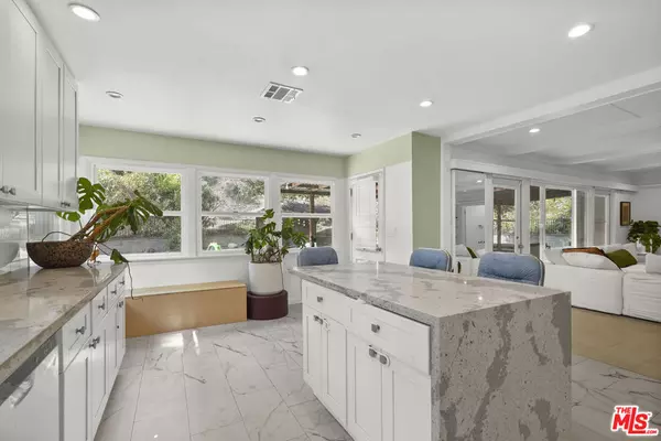 Tujunga, CA 91042,9747 Haines Canyon AVE