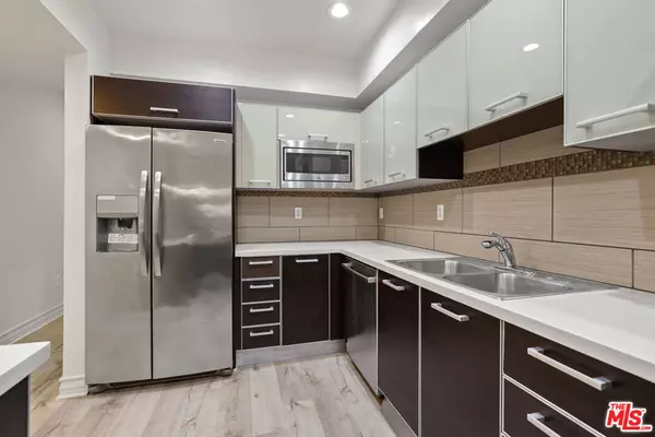 Los Angeles, CA 90048,107 S Sweetzer AVE #306