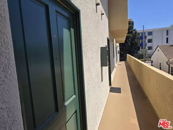 Los Angeles, CA 90034,10809 Palms BLVD