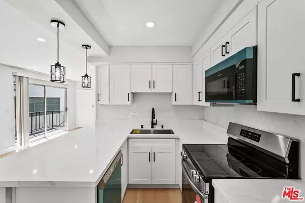 West Hollywood, CA 90046,1031 N Laurel AVE #2