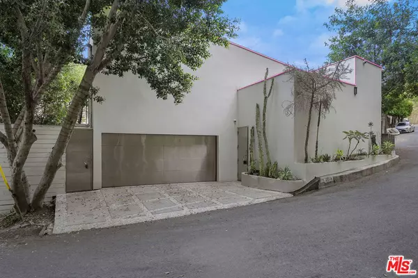 Los Angeles, CA 90069,8514 Hillside AVE