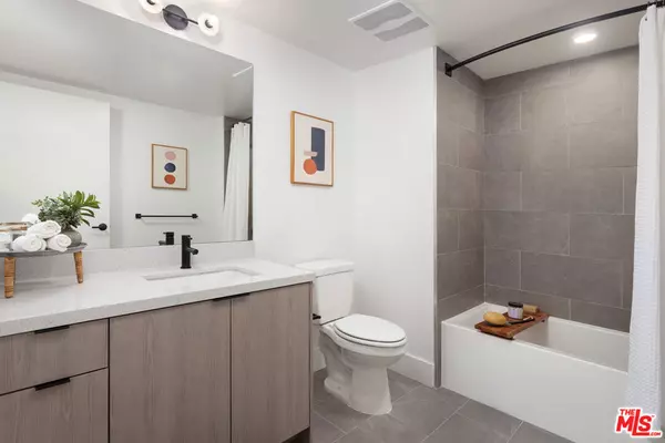 West Hollywood, CA 90046,7617 Santa Monica BLVD #224