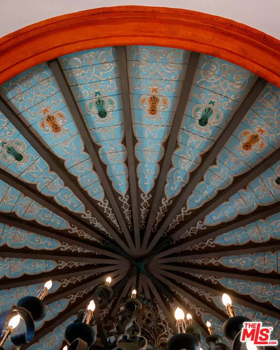 Los Angeles, CA 90068,2200 Maravilla DR