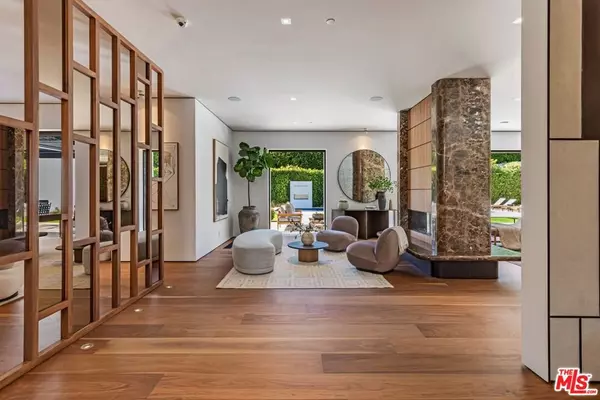 Beverly Hills, CA 90210,927 N Whittier DR