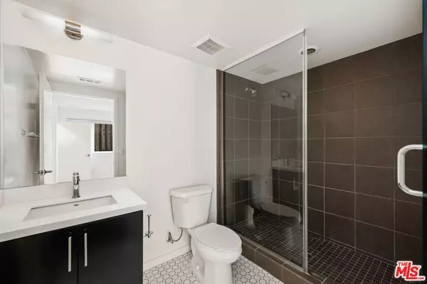 Los Angeles, CA 90039,2920 Rowena AVE #2