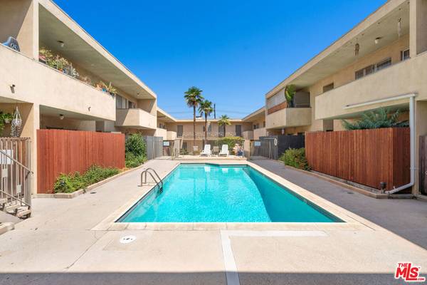 Encino, CA 91316,17340 Burbank BLVD