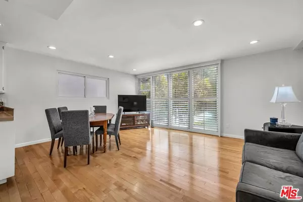 Los Angeles, CA 90046,8441 Ridpath DR