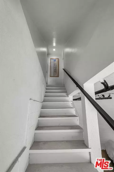 Los Angeles, CA 90046,8441 Ridpath DR