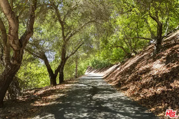 Ojai, CA 93023,10880 Creek RD
