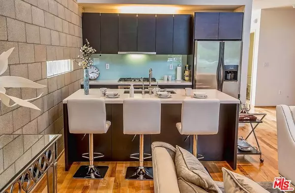 Los Angeles, CA 90068,3450 Cahuenga BLVD #203