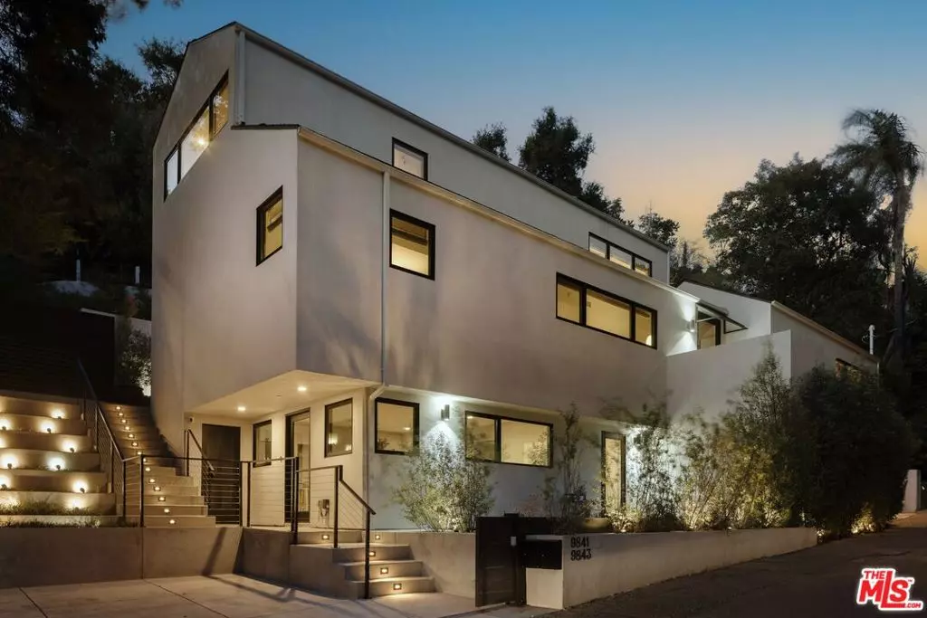 Beverly Hills, CA 90210,9843 Yoakum DR