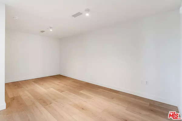 Los Angeles, CA 90034,3688 Overland AVE #202